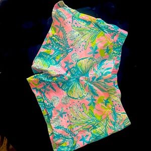 Lilly Pulitzer size medium shorts in great condition.